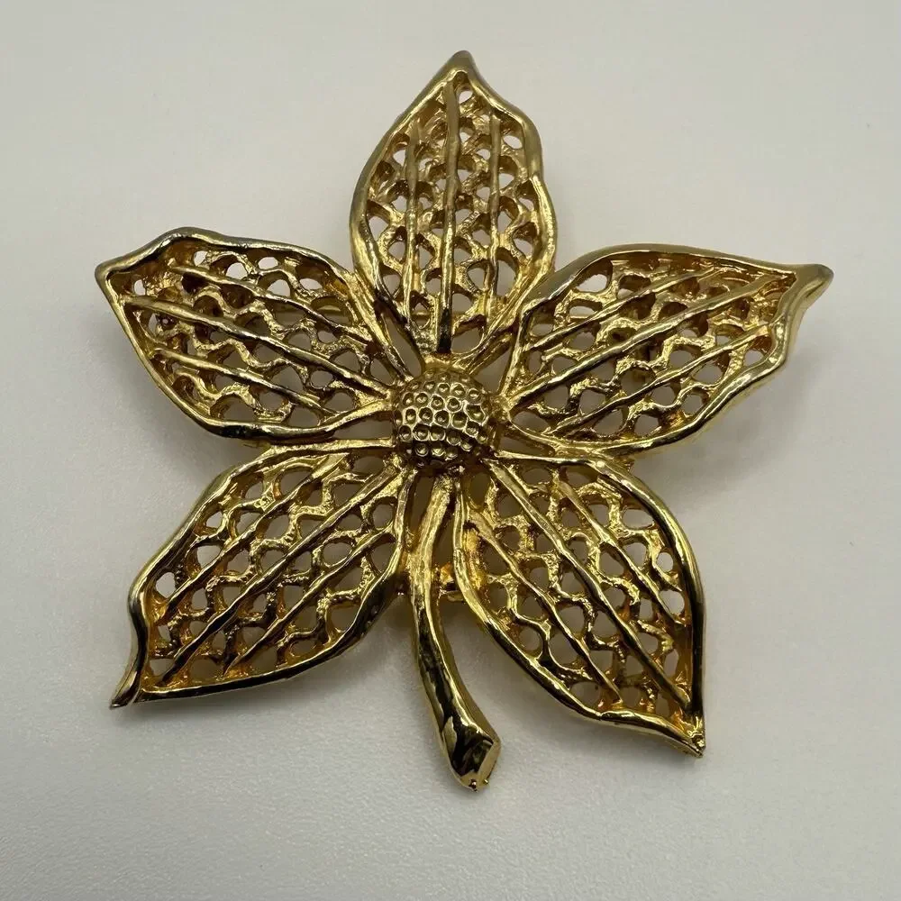 Vintage Holiday Brooch Pin Lot‎ Gold Tone Acrylic Dancing Reindeer Poinsettia